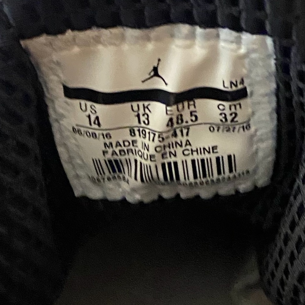 Jordan Jumpman 2 Sneakers. - Picture 9 of 9